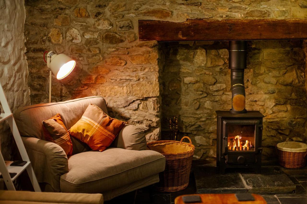 St Davids Hideaway With Roll-Top Bath & Log Burner Bagian luar foto