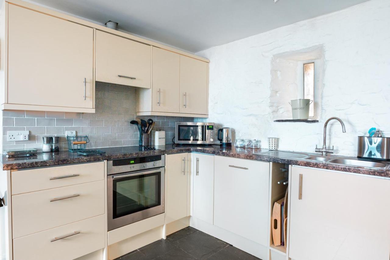 St Davids Hideaway With Roll-Top Bath & Log Burner Bagian luar foto