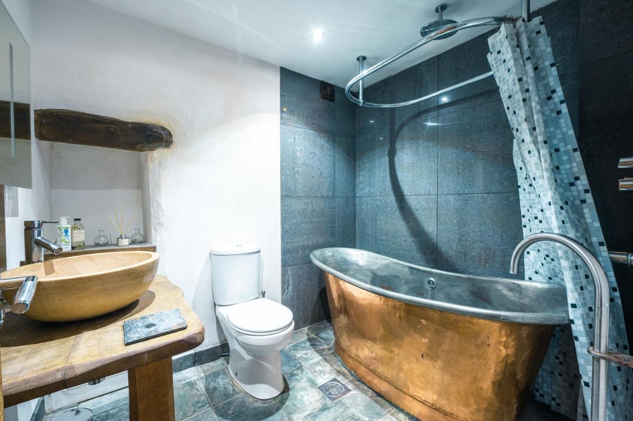 St Davids Hideaway With Roll-Top Bath & Log Burner Bagian luar foto