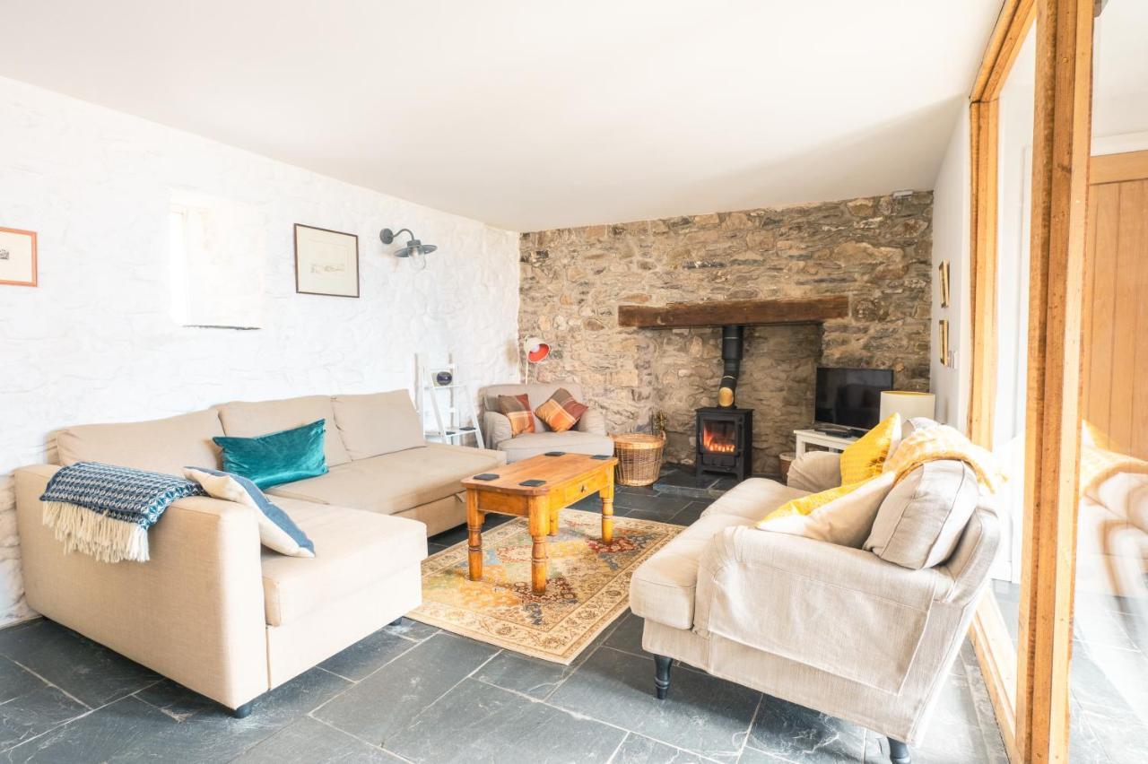 St Davids Hideaway With Roll-Top Bath & Log Burner Bagian luar foto