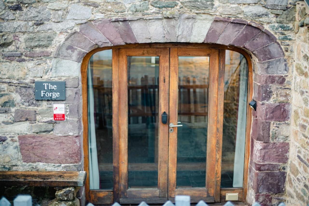 St Davids Hideaway With Roll-Top Bath & Log Burner Bagian luar foto